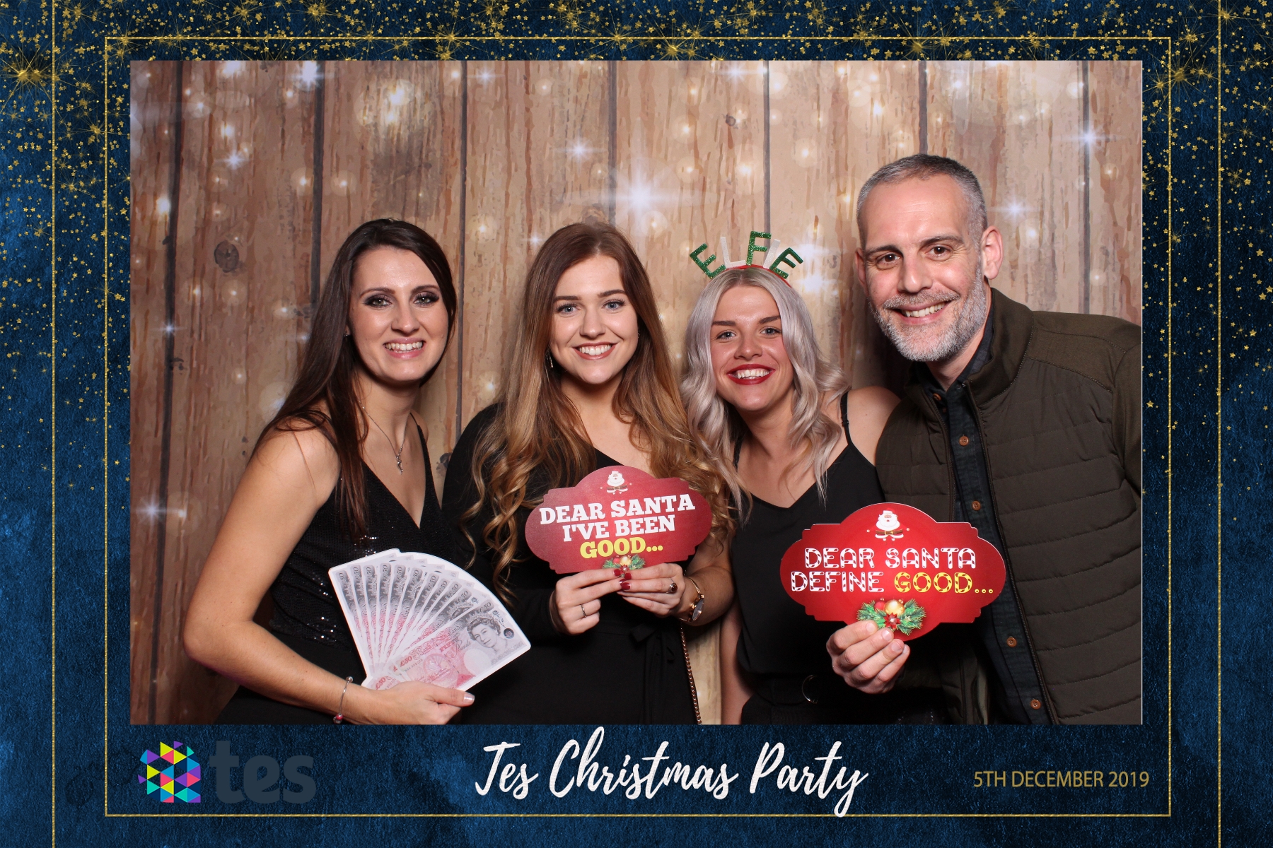 Tes Christmas party  | View more photos from the event at gallery.magicimages.uk/u/MagicImages/Tes-Christmas-party